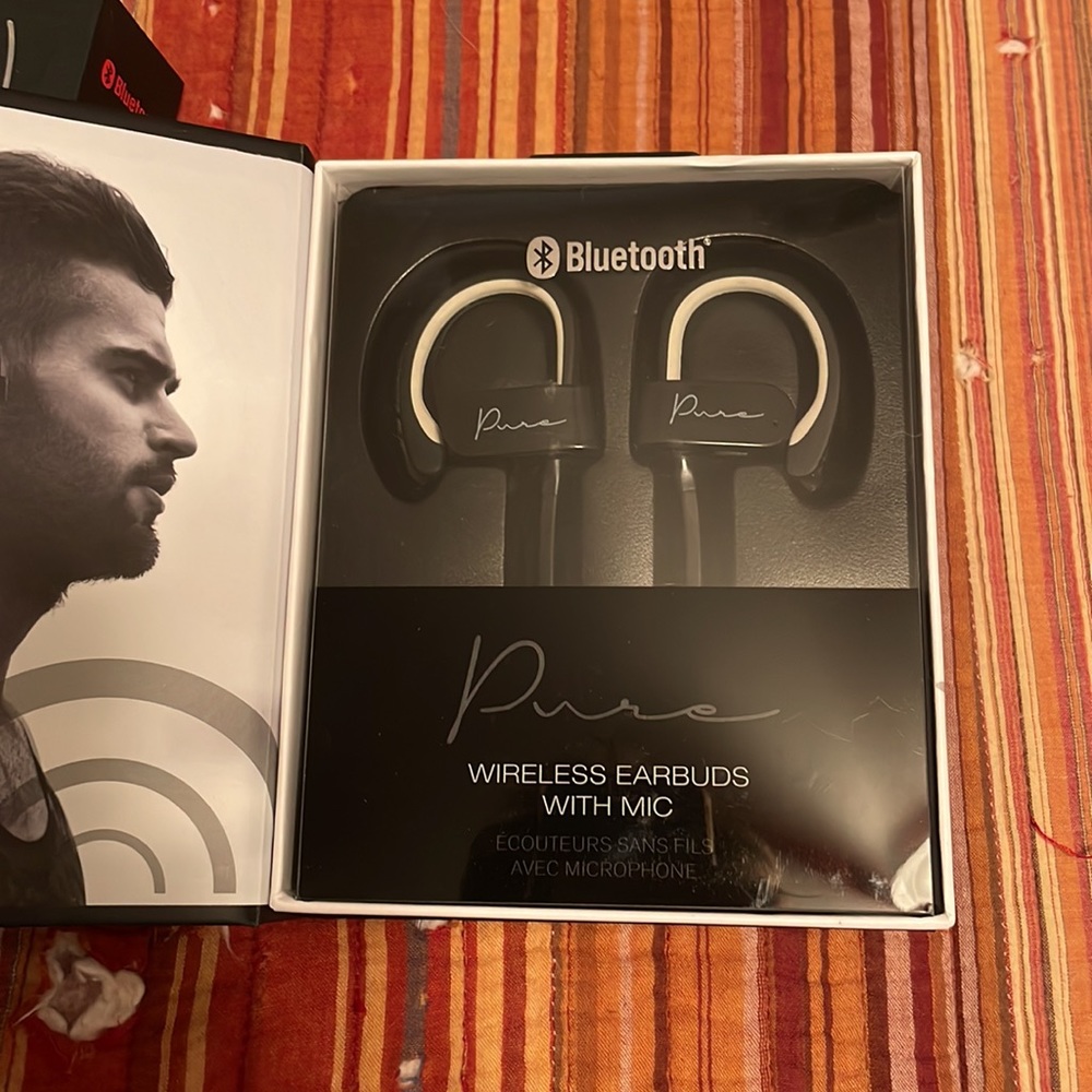 Bluetooth earbuds - Picture 3 of 4